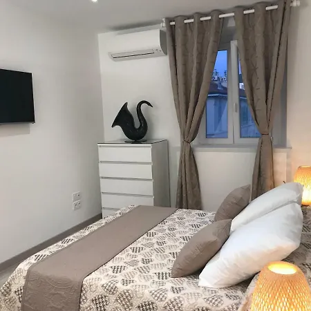 Alyon Apartment *
